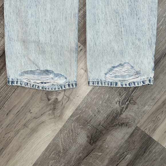 Distressed Jeans - Picture 5 of 9